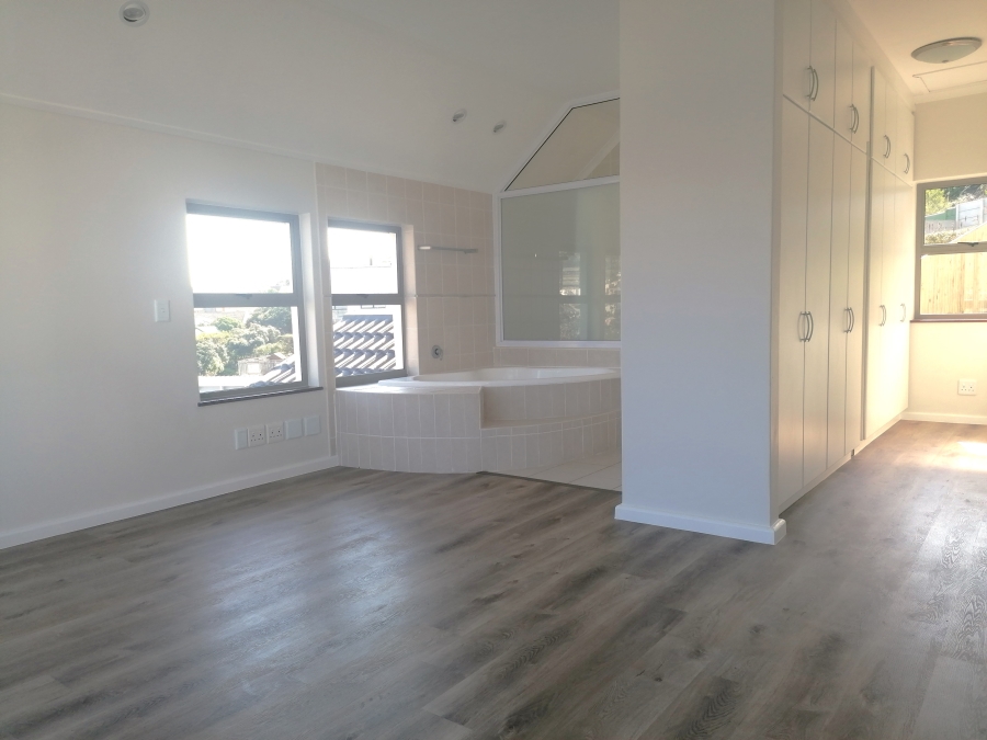 To Let 4 Bedroom Property for Rent in Glencairn Heights Western Cape